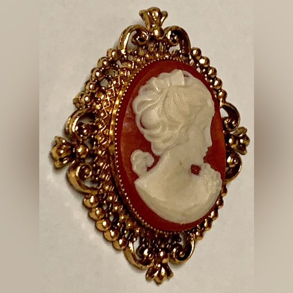 Mid Century Vintage Gold Tone Victorian Style Cameo Pinback Brooch Button - Picture 6 of 15